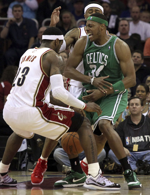 官方：多特与34岁第二门将亚历山大-迈尔续约至2027年（多特官宣：34岁替补门将亚历山大-迈尔续约，合同至2027年）