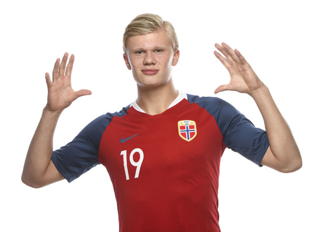 拉菲尼亚：巴萨复兴的领军人物（拉菲尼亚：引领巴萨复兴的核心力量）