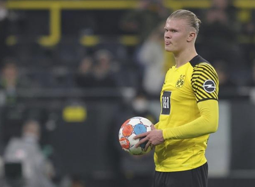 半场战报：萨索洛0-1热那亚，马利诺夫斯基破门（半场快讯：热那亚1-0领先萨索洛，马利诺夫斯基建功）