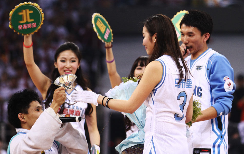 都灵官方：瓦尼亚蒂卸任体育总监一职，佩特拉奇重新接手（都灵官宣：佩特拉奇回归接任体育总监，瓦尼亚蒂卸任）