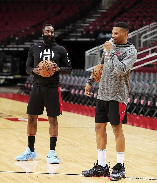 迪马：普利希奇因高烧未随队前往都灵，明日将决定是否出战（迪马：普利希奇发高烧未随队赴都灵，能否出战明日定夺）