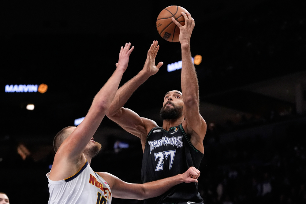 NBA战报：格莱姆斯22分，76人116-101轻取雄鹿（76人116-101力克雄鹿，格莱姆斯贡献22分）